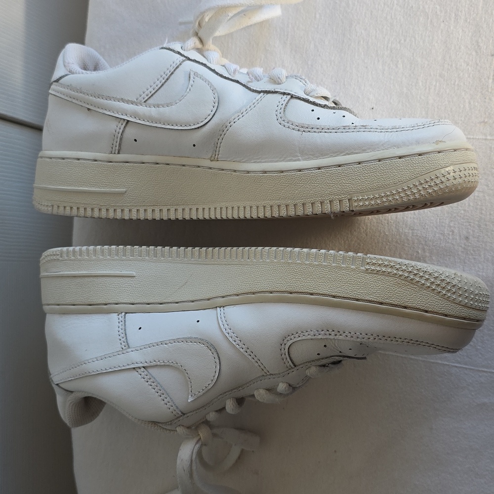 Nike Kids Air Force 1 Low Top White Sneakers Size 6.5Y - Picture 4 of 16